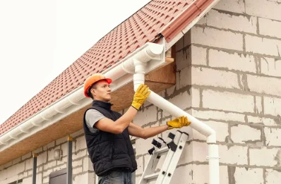 Pose et remplacement de gouttières à Roquebillière