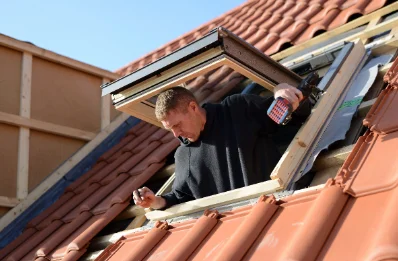 Pose de fenêtres de toit Velux à Roquebillière